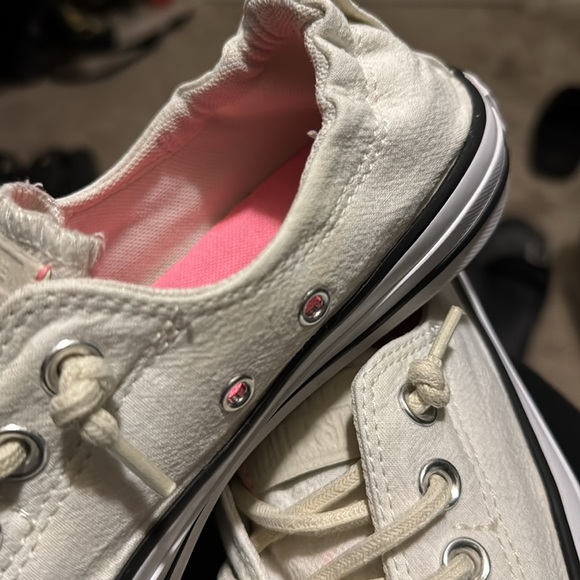 Converse - Picture 2 of 8